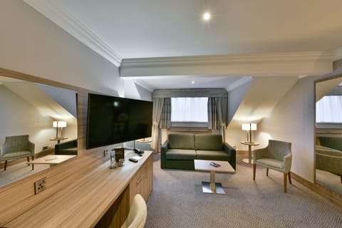 Suite, 1 King Bed | Room amenity