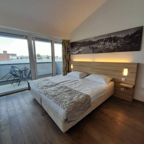 Comfort Double Room, 1 Bedroom, Non Smoking, Balcony | Hypo-allergenic bedding, in-room safe, desk, soundproofing