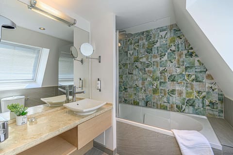 Family Duplex, Multiple Beds, Smoking, Terrace | Bathroom | Shower, free toiletries, hair dryer, towels