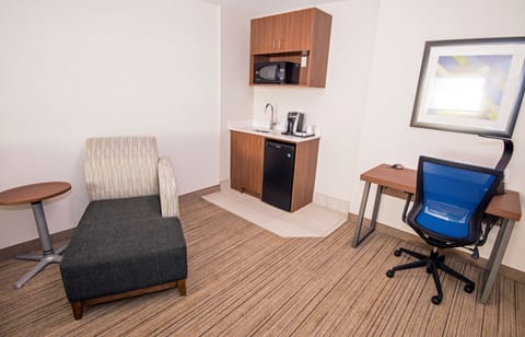 Suite, 1 Bedroom | Room amenity