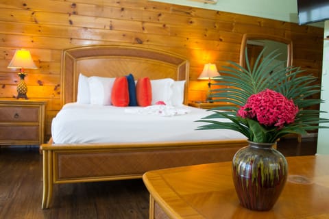 Deluxe Suite, Ocean View | Premium bedding, in-room safe, free WiFi, bed sheets