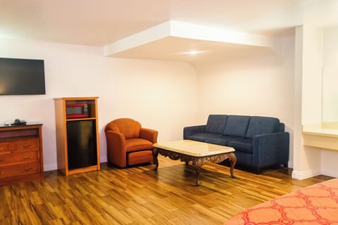 Grand Room, 2 Queen Beds, Non Smoking | Desk, free WiFi, bed sheets