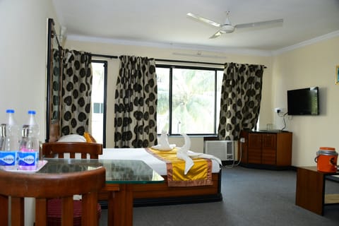 Executive Ac With Balcony | In-room safe, free WiFi, bed sheets