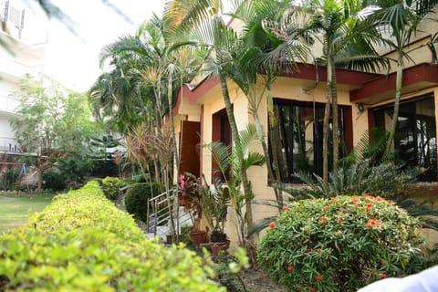 Two Bedroom Cottage Ac | In-room safe, free WiFi, bed sheets