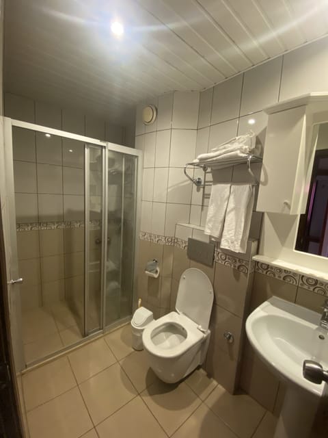 Basic Apartment, 1 Bedroom (Quadruple) | Bathroom | Shower, hair dryer, towels