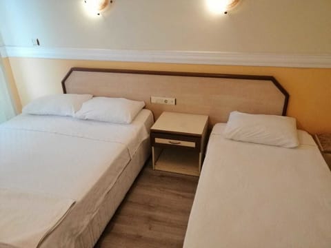 Standard Room | Desk, free WiFi, bed sheets