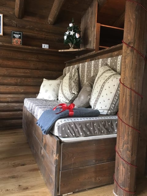 Deluxe Suite, 1 Bedroom, Kitchenette, River View | In-room safe, individually decorated, individually furnished, desk