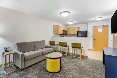 Suite, Multiple Beds, Non Smoking (Efficiency, Upgrade) | Premium bedding, desk, laptop workspace, blackout drapes