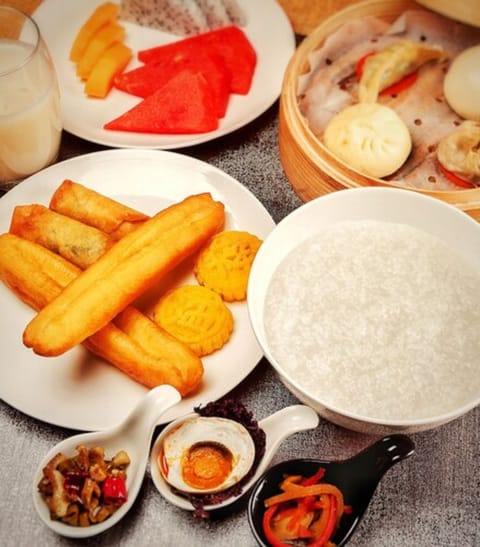Daily buffet breakfast (CNY 118 per person)