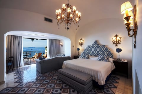 Junior Suite, Terrace, Sea View | Minibar, in-room safe, individually decorated, individually furnished