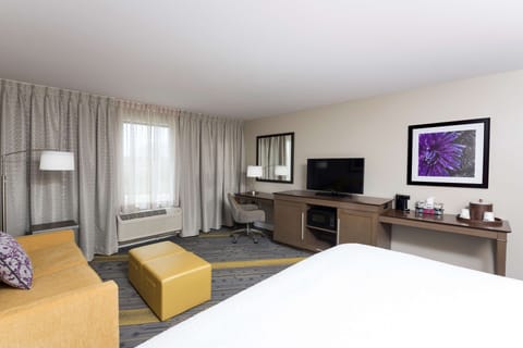 Premium bedding, in-room safe, individually furnished, desk