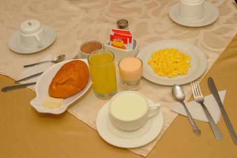 Free daily continental breakfast