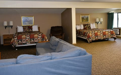 Triple Room, Multiple Beds | In-room safe, soundproofing, cribs/infant beds, rollaway beds