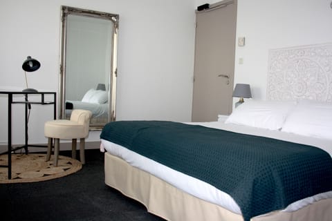 Luxury Double Room, Terrace | In-room safe, soundproofing, iron/ironing board, rollaway beds