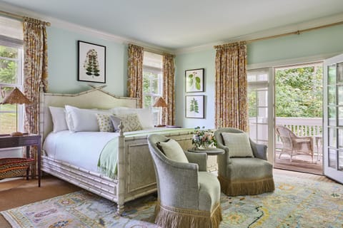 Premium Suite, 1 King Bed | Frette Italian sheets, premium bedding, minibar, in-room safe