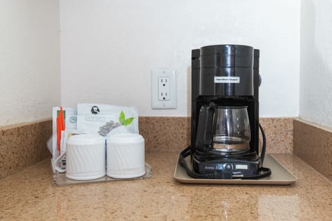 Coffee/tea maker