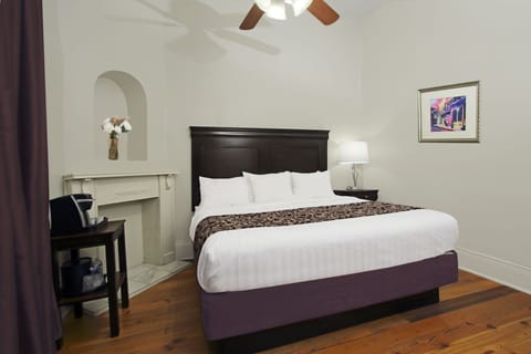Deluxe Room, 1 King Bed | Premium bedding, down comforters, pillowtop beds, individually decorated