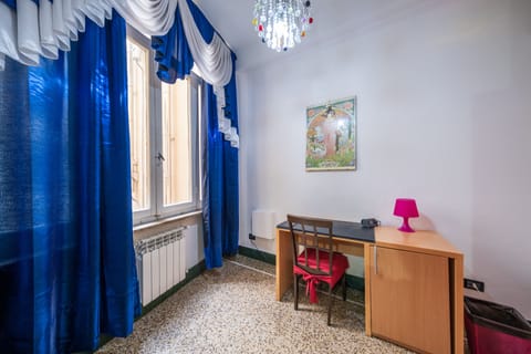 Single Room | Premium bedding, down comforters, desk, free WiFi