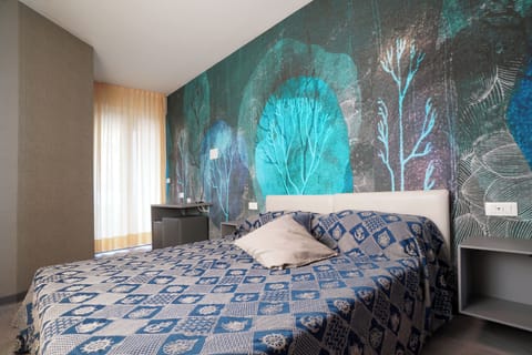 Doppia Matrimoniale | Minibar, in-room safe, individually decorated, desk