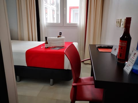 Single Room | Premium bedding, in-room safe, individually decorated, desk