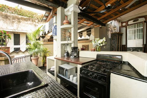 Deluxe Suite, 1 Bedroom, Balcony, Beach View (Alejandro) | Private kitchenette