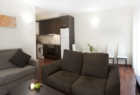 Superior Apartment (5 pax) | Private kitchen | Fridge, microwave, oven, stovetop