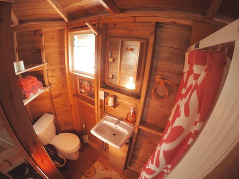 Basic Tree House, Garden View | Bathroom | Shower, rainfall showerhead, free toiletries, hair dryer