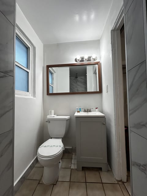 Standard Room, Non Smoking | Bathroom | Shower, free toiletries, towels