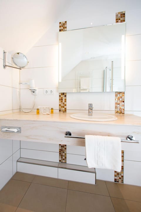 Standard Double Room | Bathroom sink