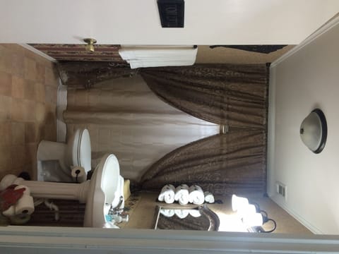 Veranda Suite | Bathroom | Shower, free toiletries, hair dryer, bathrobes