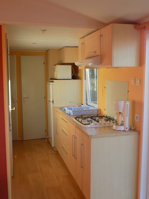 Superior Bungalow, 2 Bedrooms | Private kitchenette | Fridge