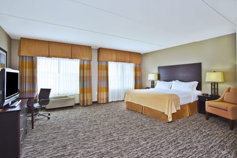 Premium Room | Pillowtop beds, in-room safe, desk, laptop workspace