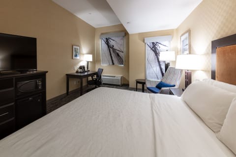 Suite, 1 King Bed, Jetted Tub | Premium bedding, in-room safe, desk, blackout drapes