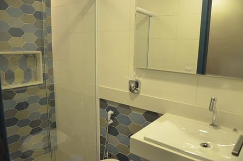 Shower, free toiletries, hair dryer, towels