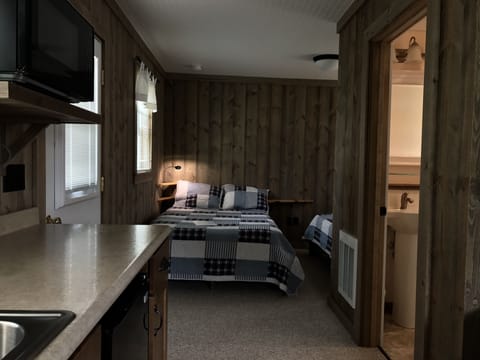 Deluxe Cabin, 2 Double Beds, Microwave and Refrigerator (Cabin 6) | Individually decorated, individually furnished, desk, laptop workspace