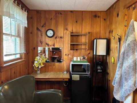 Classic Cabin, 1 Queen Bed, Refrigerator & Microwave (Cabin 1) | Individually decorated, individually furnished, desk, laptop workspace