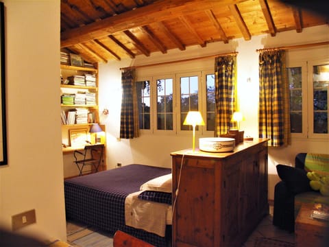 Studio (Casetta delle Rose) | Premium bedding, down comforters, individually decorated