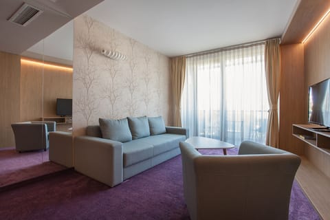 Junior Suite | Premium bedding, minibar, in-room safe, desk