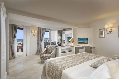 Junior Suite double sea side | Premium bedding, minibar, in-room safe, individually decorated