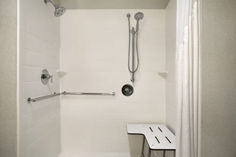 Standard Room, 1 King Bed, Accessible (Comm, Mobil, Transfer Shower) | In-room safe, desk, blackout drapes, iron/ironing board