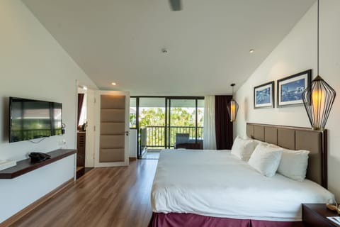 Family Suite | Living area | LCD TV