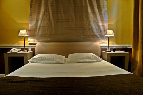 Deluxe Double Room | In-room safe, desk, blackout drapes, free WiFi