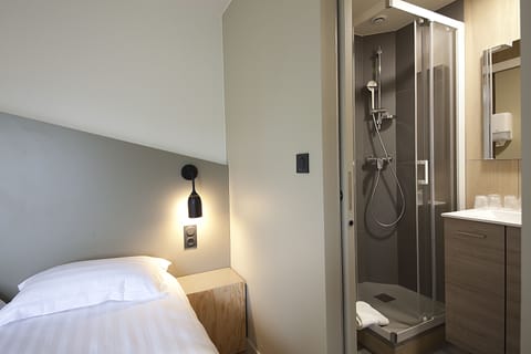 Standard Twin Room | Premium bedding, desk, iron/ironing board, free WiFi