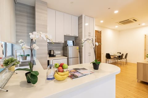 2 Bedrooms Apartment | Private kitchen | Fridge, microwave, stovetop, electric kettle