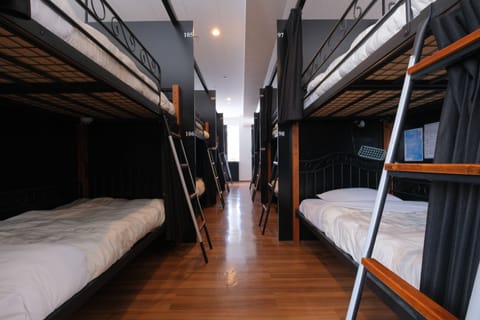 Shared Dormitory (Men only) | In-room safe, free WiFi, bed sheets