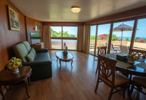 Suite, Sea View | Living area | 40-inch LCD TV with satellite channels, TV