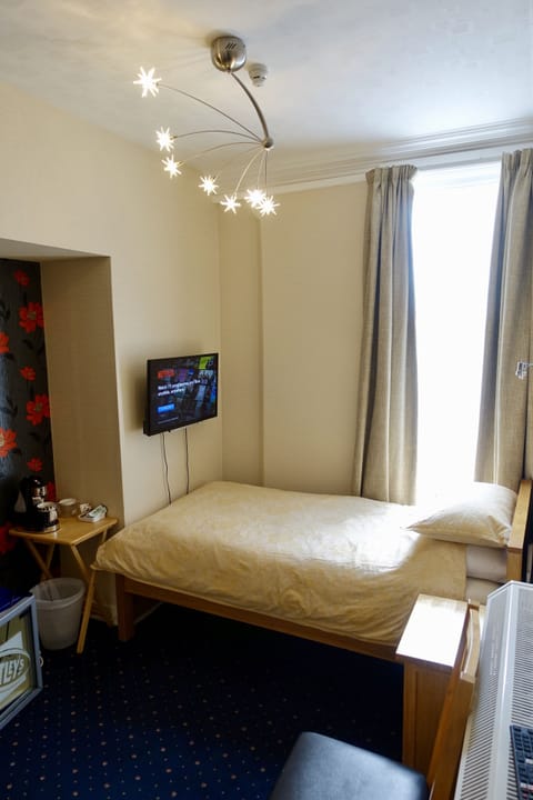 Single Room, Shared Bathroom | Free WiFi, bed sheets