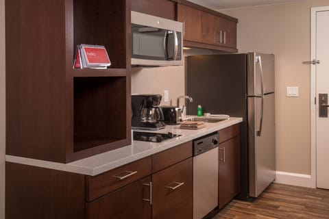 Full-size fridge, microwave, stovetop, dishwasher