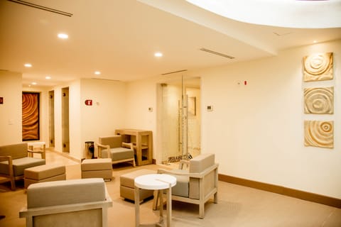 Couples treatment rooms, sauna, spa tub, body treatments, hydrotherapy