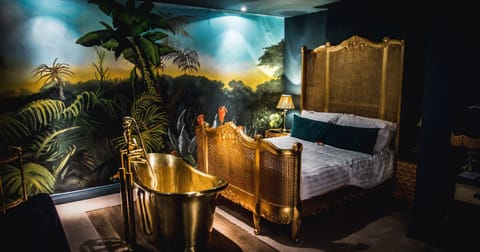 Le Petit Chateau Grand double | In-room safe, desk, laptop workspace, iron/ironing board